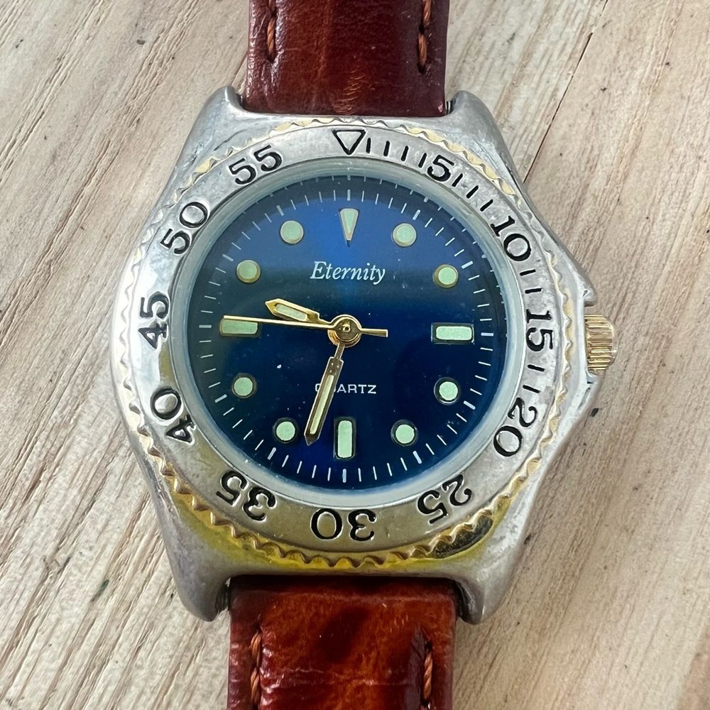 Eternity ladies blue dial silver tone brown leather sporty watch NEW BATTERY